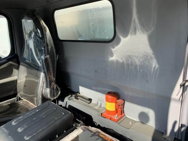 MITSUBISHI CANTER 2017 Image 31