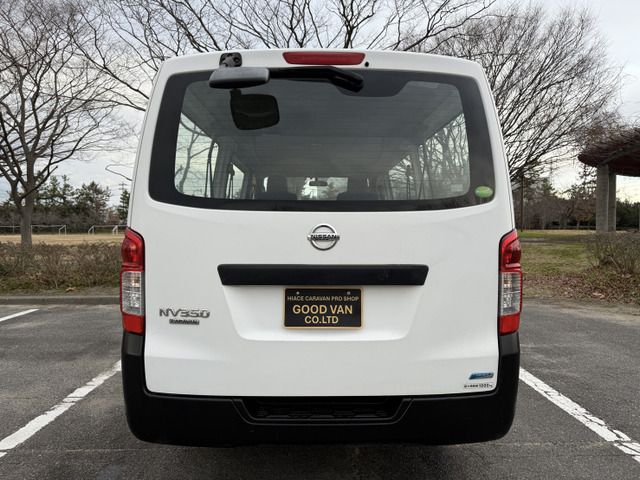 NISSAN NV350 CARAVAN 4WD 2015 Image 31