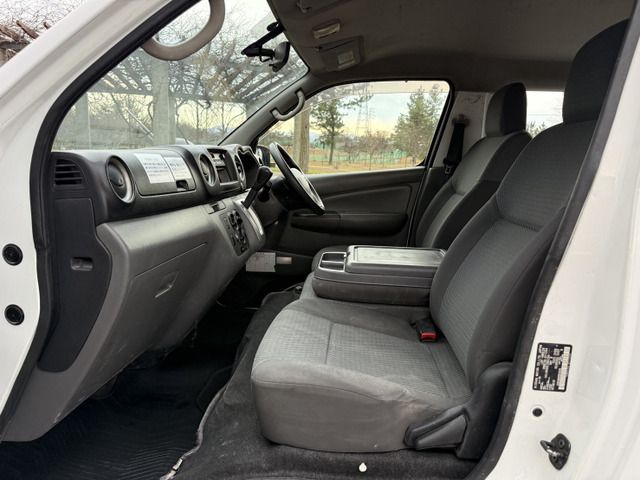 NISSAN NV350 CARAVAN 4WD 2015 Image 31