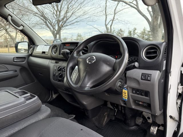 NISSAN NV350 CARAVAN 4WD 2015 Image 31