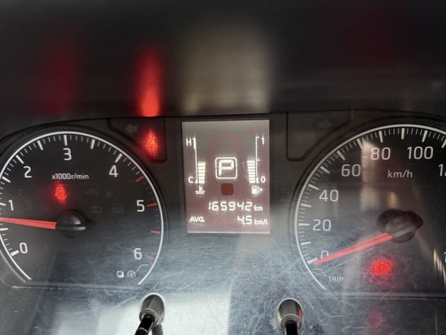 NISSAN NV350 CARAVAN 4WD 2015 Image 31