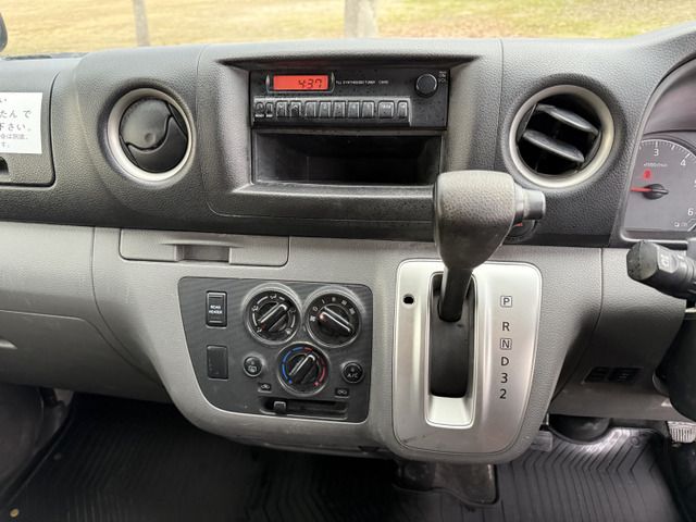 NISSAN NV350 CARAVAN 4WD 2015 Image 31