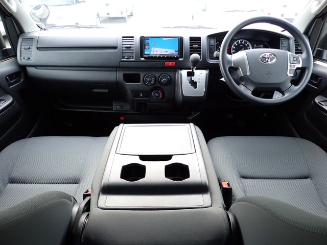 TOYOTA HIACE VAN 4WD 2023 Image 31