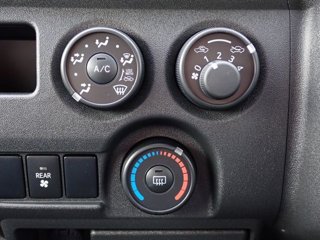 TOYOTA HIACE VAN 4WD 2023 Image 31