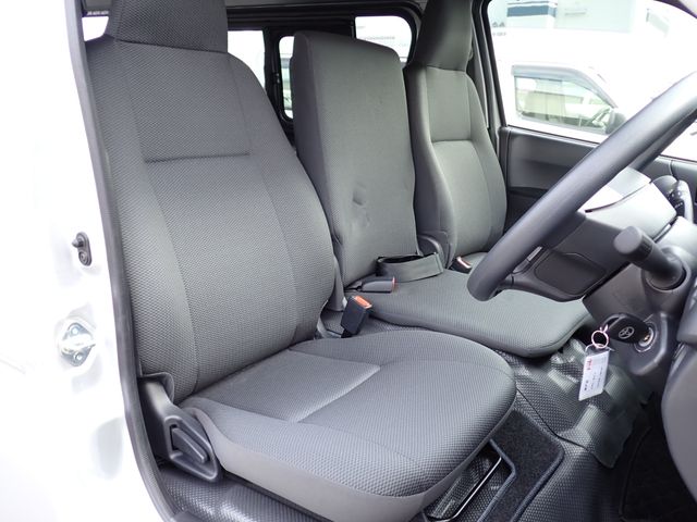 TOYOTA HIACE VAN 4WD 2023 Image 31