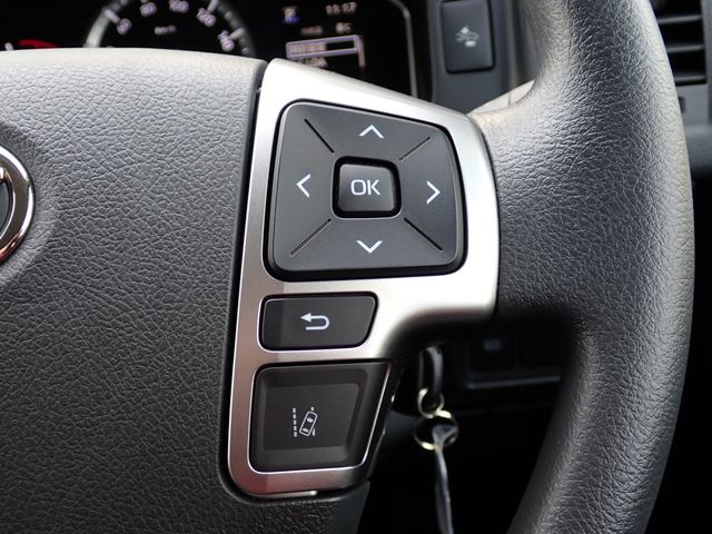 TOYOTA HIACE VAN 4WD 2023 Image 31