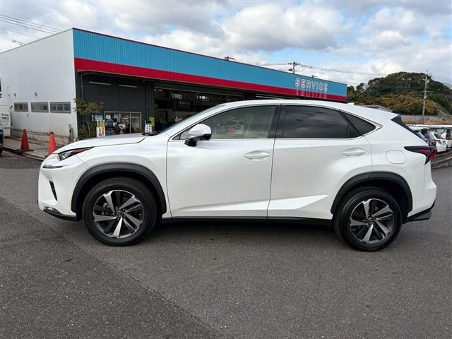 TOYOTA LEXUS NX300 2018 Image 31