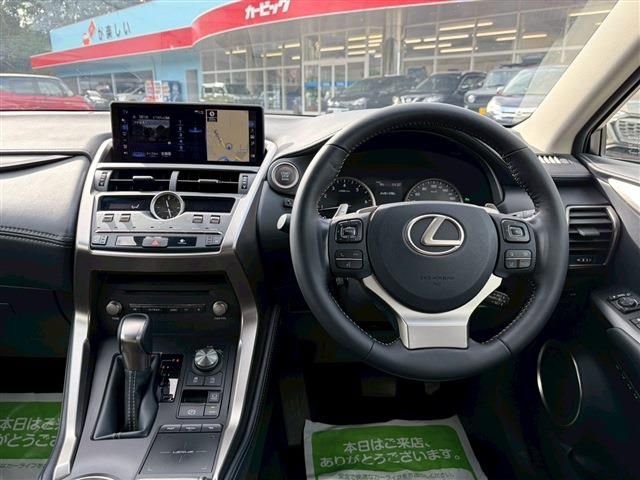 TOYOTA LEXUS NX300 2018 Image 31