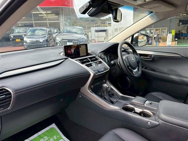 TOYOTA LEXUS NX300 2018 Image 31