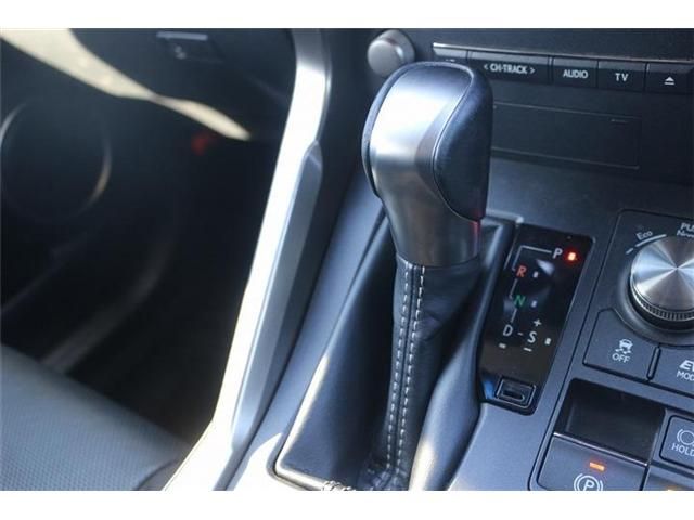 TOYOTA LEXUS NX300H 2017 Image 31