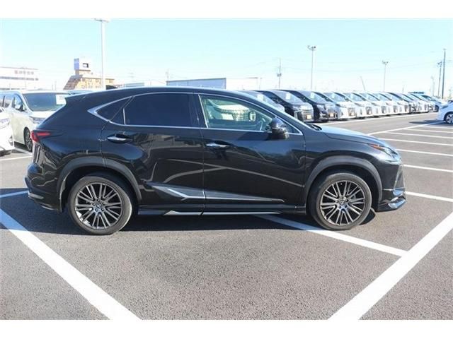 TOYOTA LEXUS NX300H 2017 Image 31