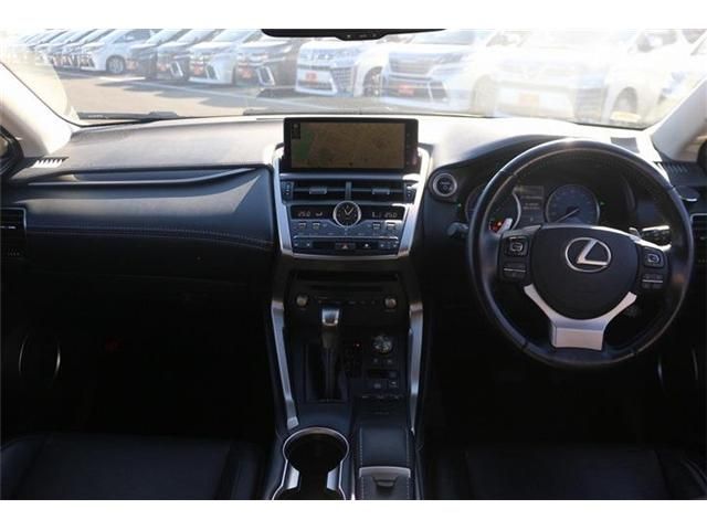 TOYOTA LEXUS NX300H 2017 Image 31