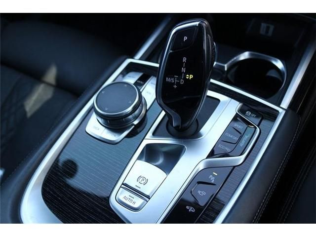 BMW 7SERIES 2017 Image 31