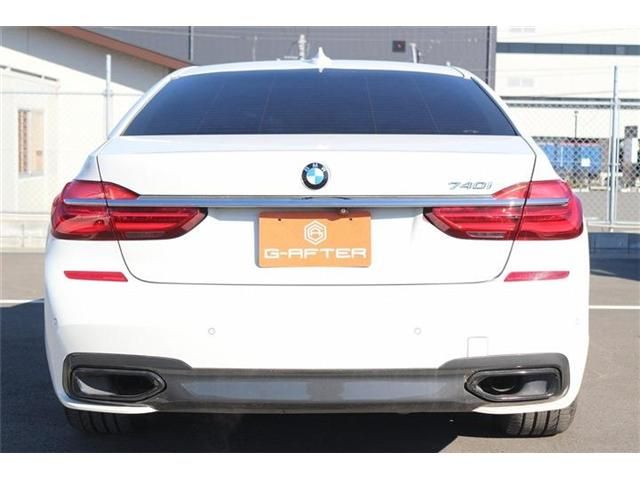 BMW 7SERIES 2017 Image 31
