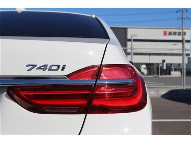 BMW 7SERIES 2017 Image 31