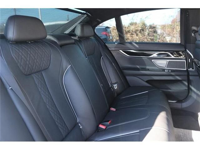 BMW 7SERIES 2017 Image 31