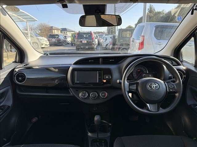 TOYOTA VITZ 2017 Image 31