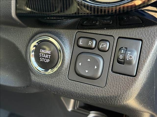 TOYOTA VITZ 2017 Image 31