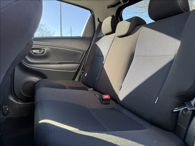 TOYOTA VITZ 2017 Image 31