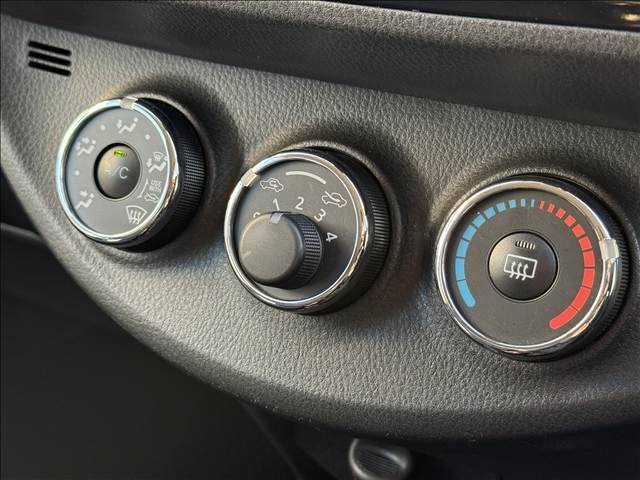 TOYOTA VITZ 2017 Image 31