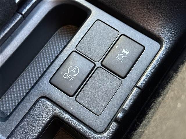 TOYOTA VITZ 2017 Image 31