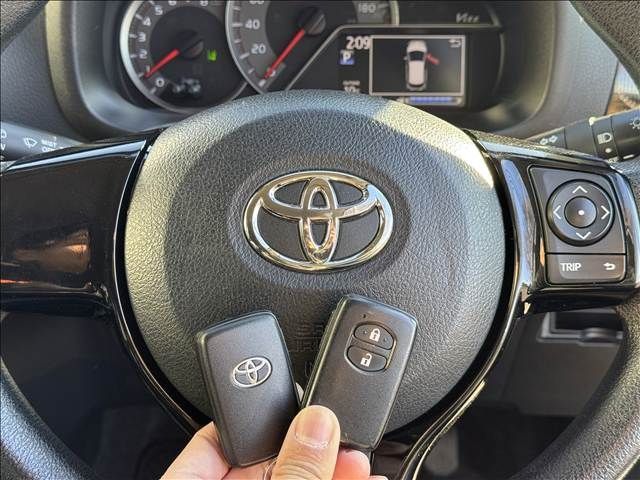 TOYOTA VITZ 2017 Image 31