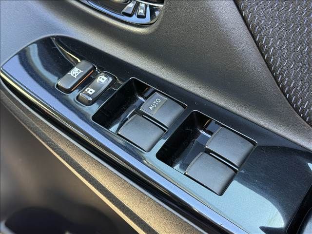 TOYOTA VITZ 2017 Image 31