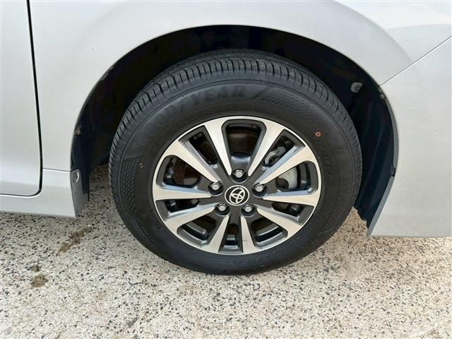 TOYOTA ESQUIRE HYBRID 2020 Image 31