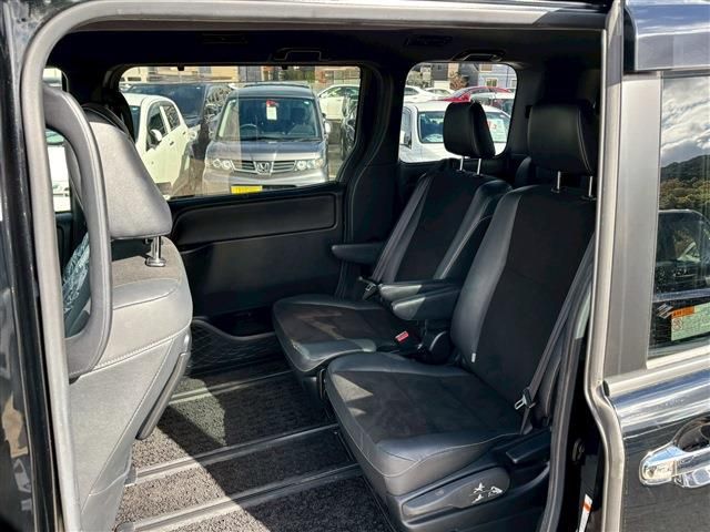 TOYOTA NOAH 2019 Image 31