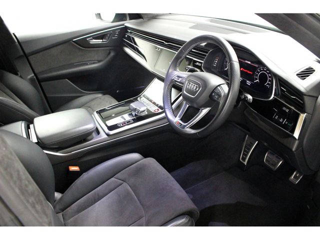 AUDI RS Q8 2022 Image 31