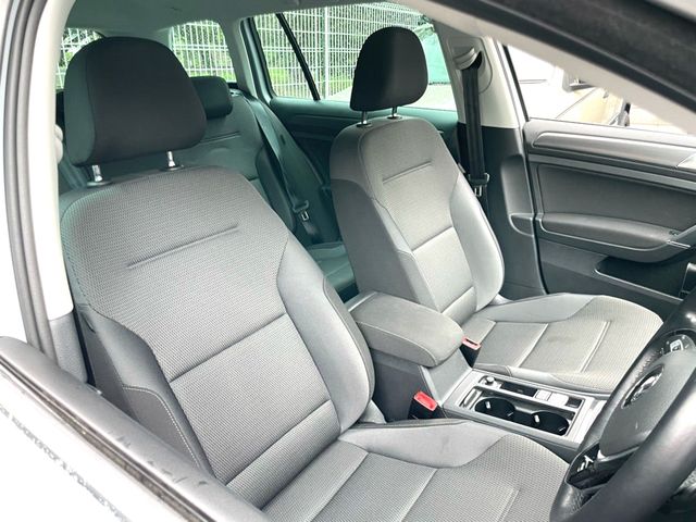 VOLKSWAGEN GOLF VARI 2018 Image 31