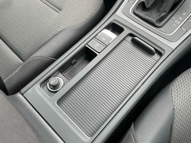 VOLKSWAGEN GOLF VARI 2018 Image 31