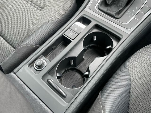 VOLKSWAGEN GOLF VARI 2018 Image 31