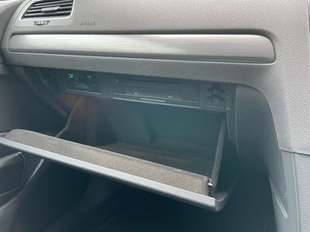 VOLKSWAGEN GOLF VARI 2018 Image 31