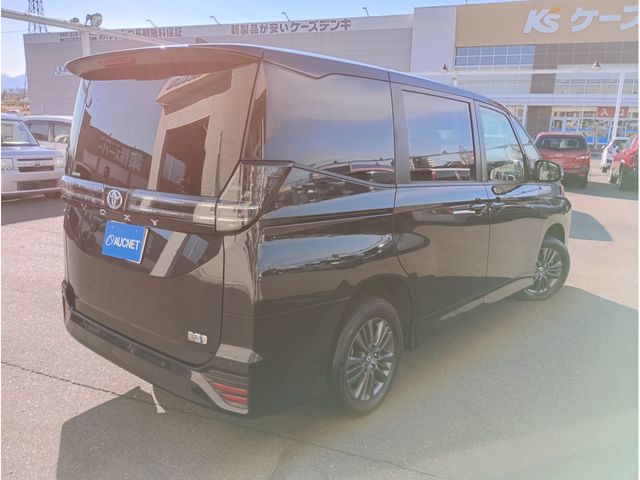 TOYOTA VOXY HYBRID 2022 Image 31