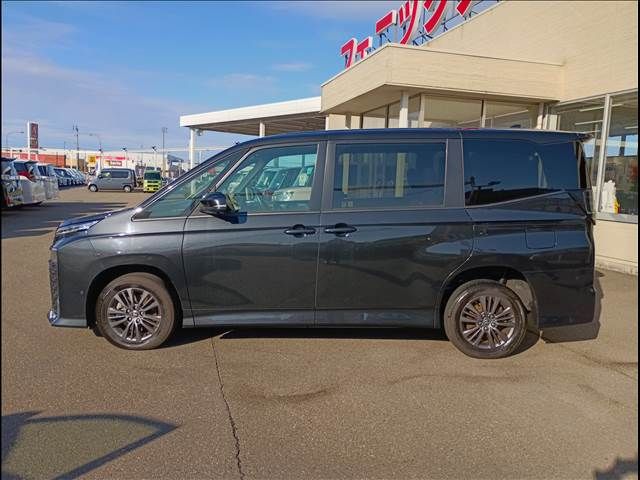 TOYOTA VOXY HYBRID 2022 Image 31