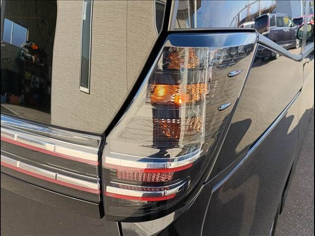 TOYOTA VOXY HYBRID 2022 Image 31