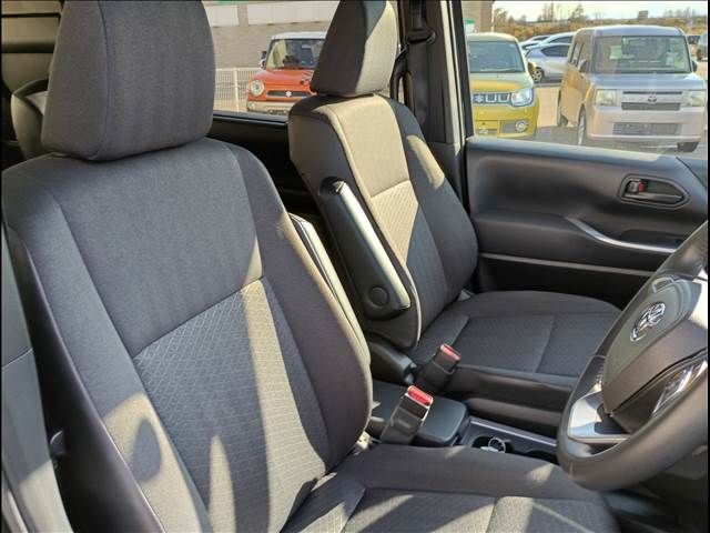 TOYOTA VOXY HYBRID 2022 Image 31