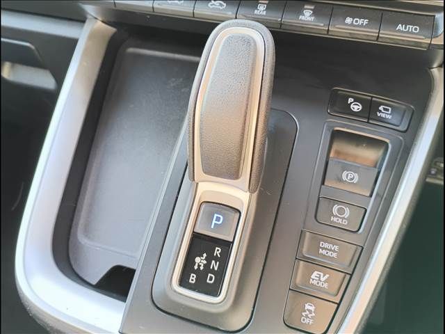 TOYOTA VOXY HYBRID 2022 Image 31