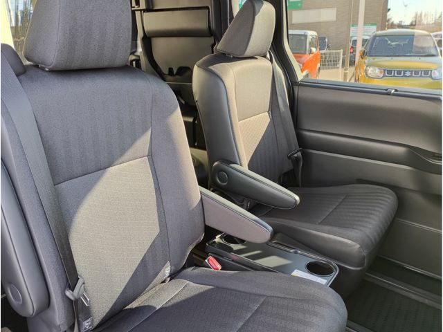 TOYOTA VOXY HYBRID 2022 Image 31