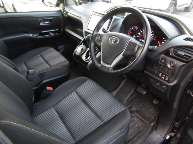 TOYOTA VOXY 2018 Image 31