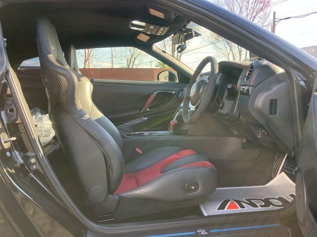 NISSAN GT-R 2015 Image 31