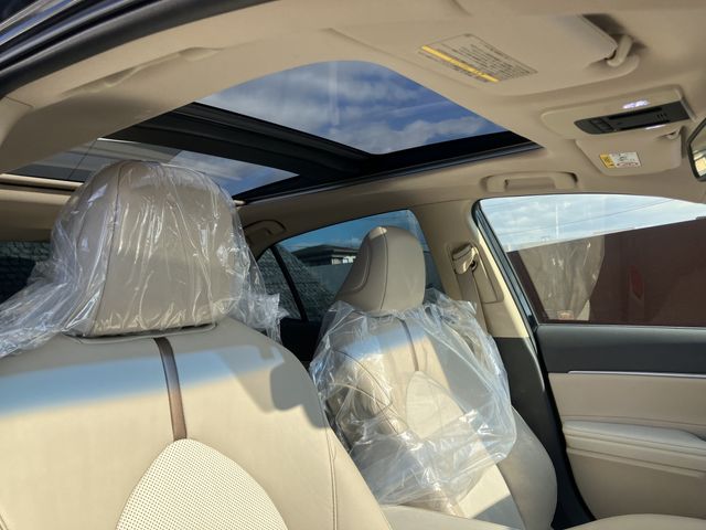 TOYOTA CAMRY HYBRID 2018 Image 31