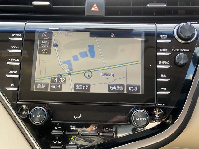 TOYOTA CAMRY HYBRID 2018 Image 31