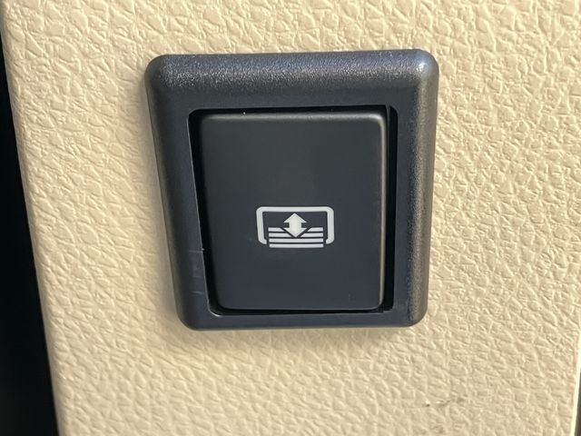 TOYOTA CAMRY HYBRID 2018 Image 31