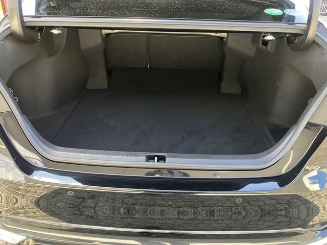 TOYOTA CAMRY HYBRID 2018 Image 31