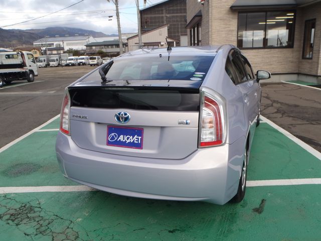 TOYOTA PRIUS 2013 Image 31
