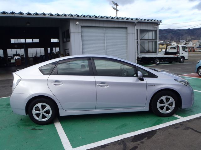 TOYOTA PRIUS 2013 Image 31