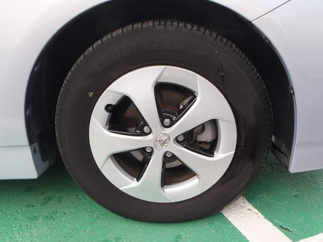 TOYOTA PRIUS 2013 Image 31