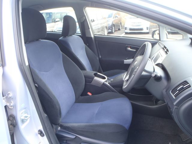 TOYOTA PRIUS 2013 Image 31